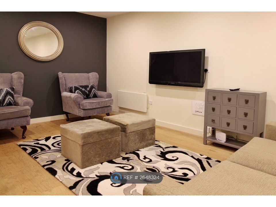 Property photo 3 of 10 Lounge