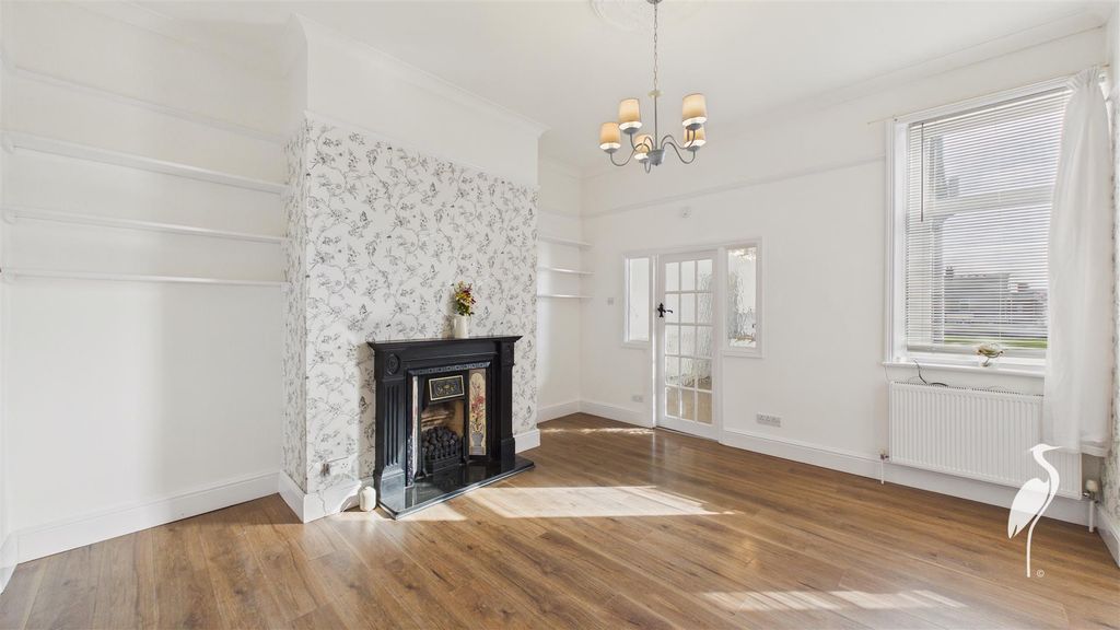 Property photo 2 of 16 Lounge