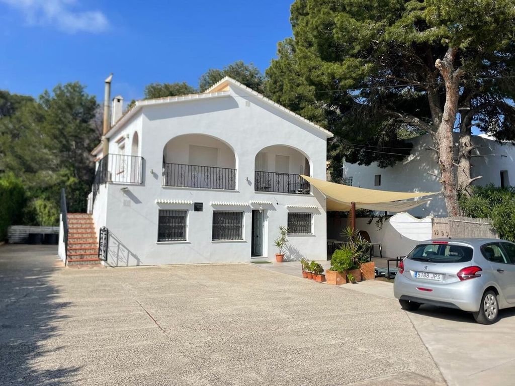 Property photo 1 of 40