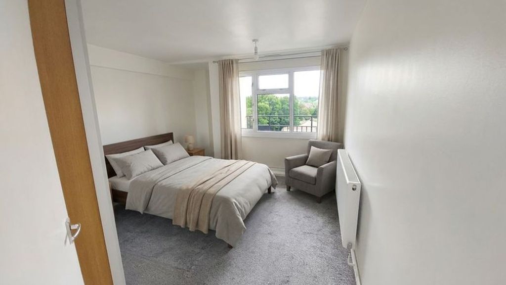 Property photo 3 of 14 Large Main Bedroom