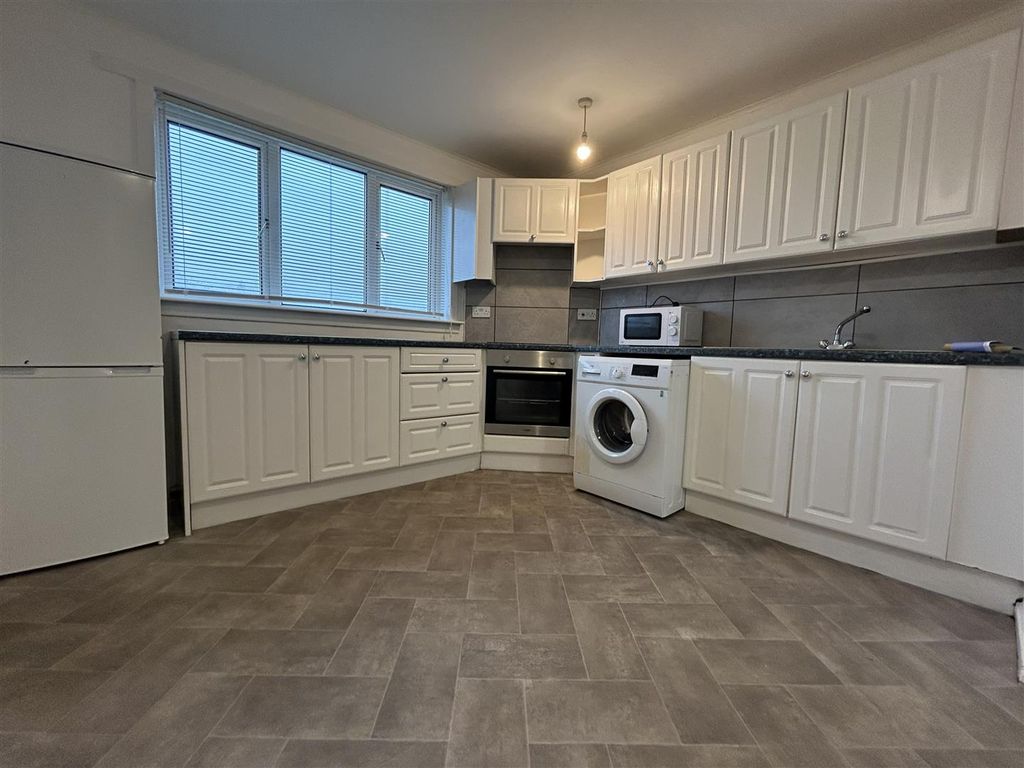 Property photo 3 of 8 Kitchen 1.Jpeg