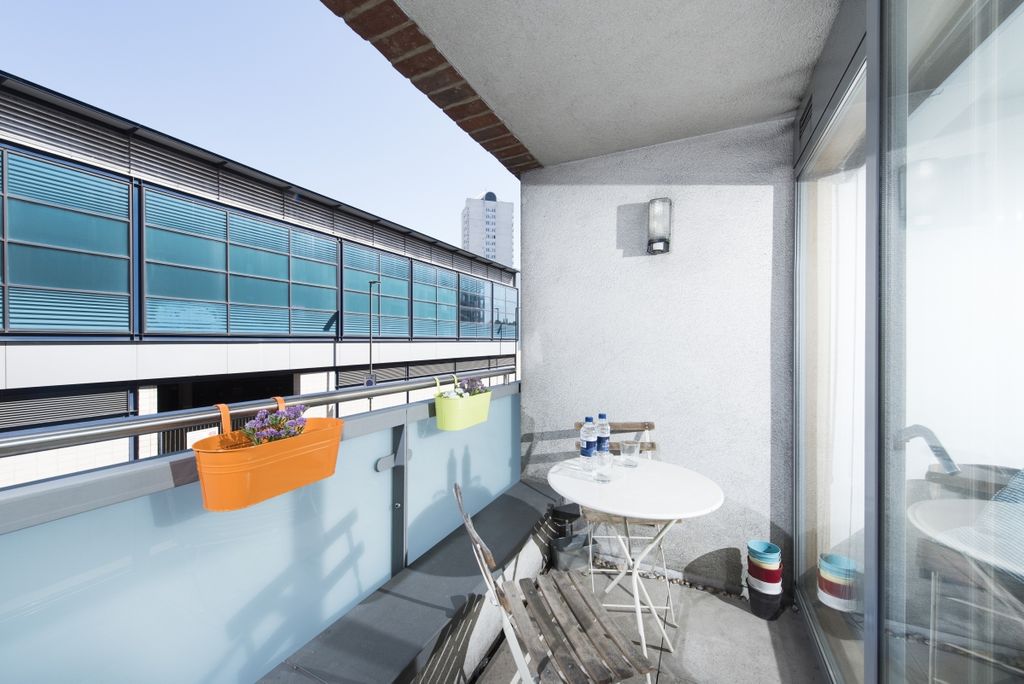Property photo 2 of 6 P (27)