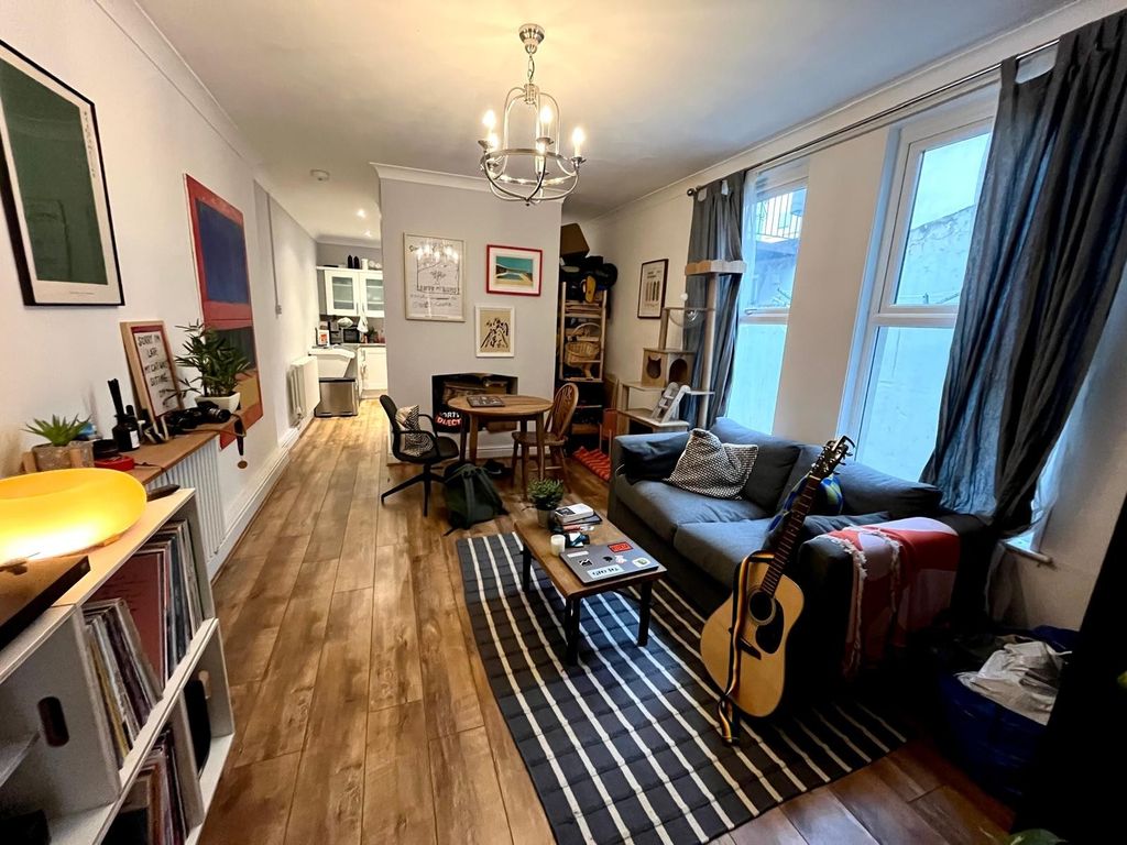 Property photo 2 of 9 Dining Room