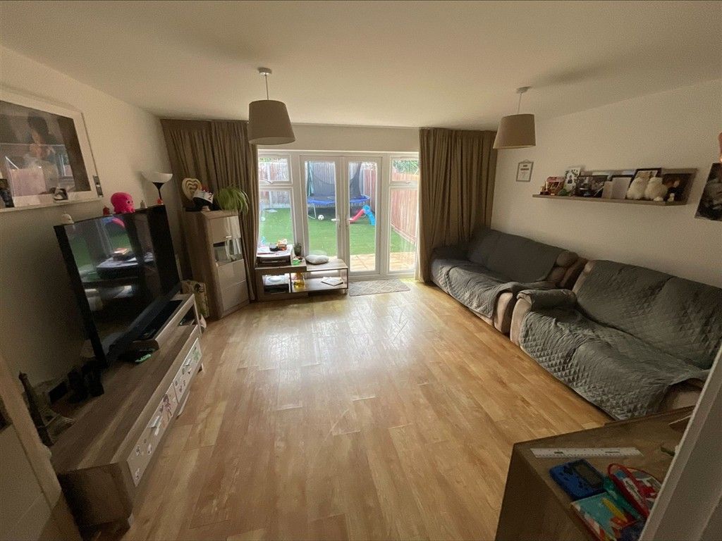 Property photo 3 of 7 Lounge