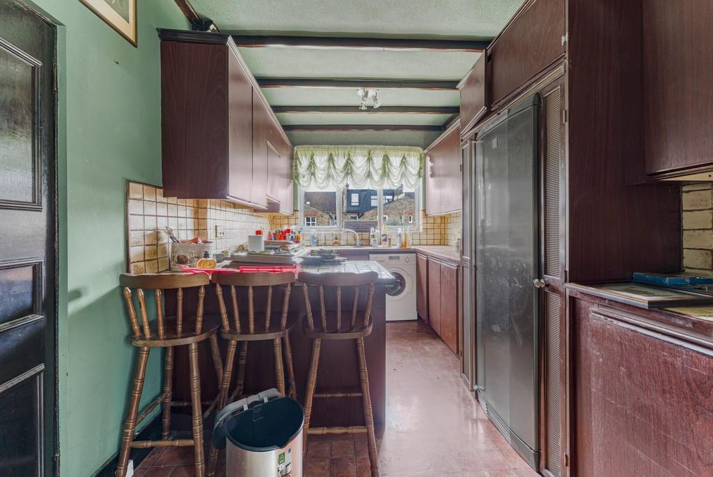 Property photo 2 of 6 Topkitchen.Jpg