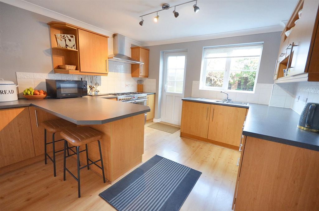 Property photo 3 of 24 Kitchen