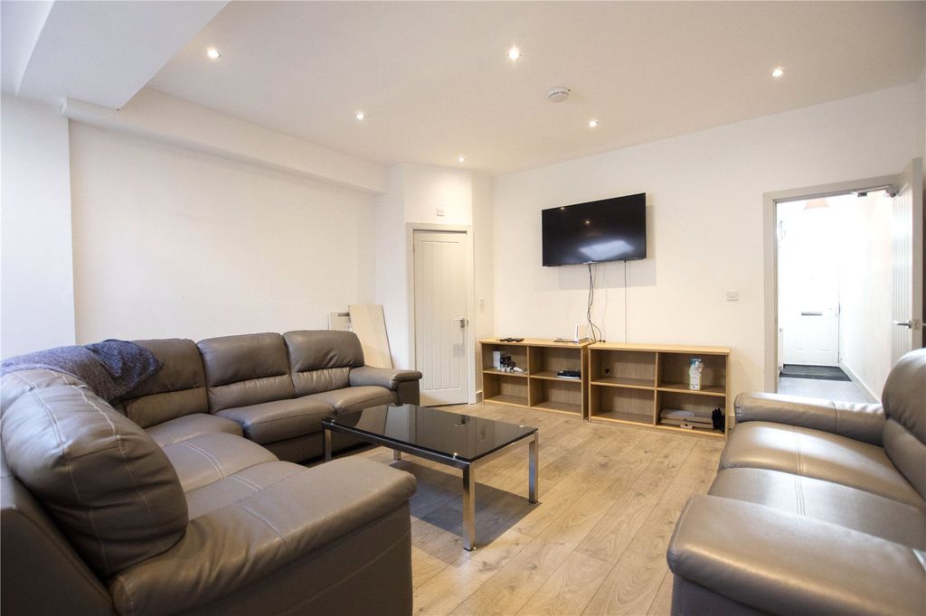 Property photo 1 of 18 Picture No. 02