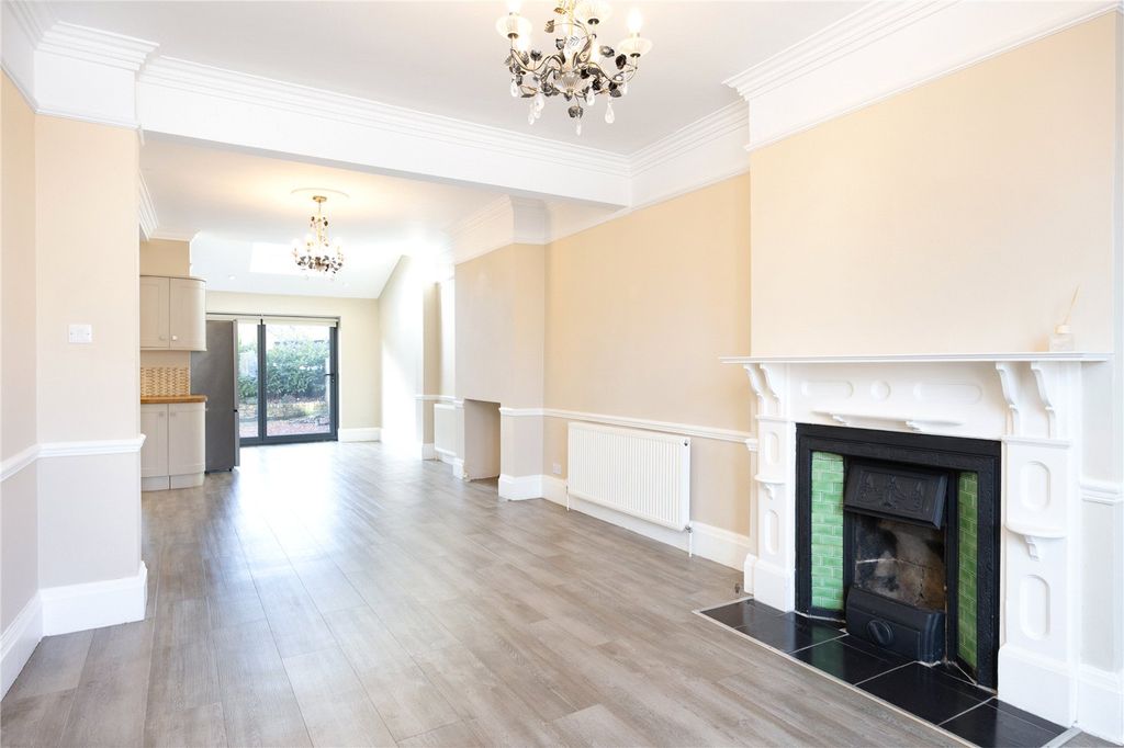 Property photo 3 of 10 Picture No. 21