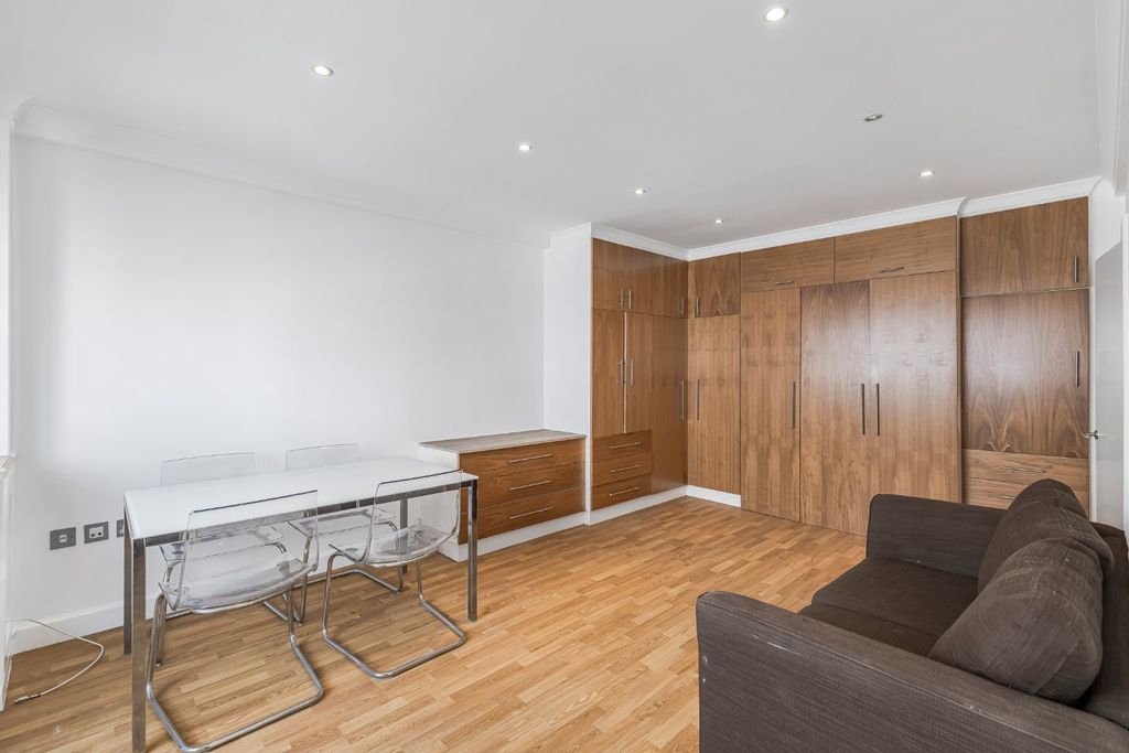 Property photo 3 of 10 Picture No. 04