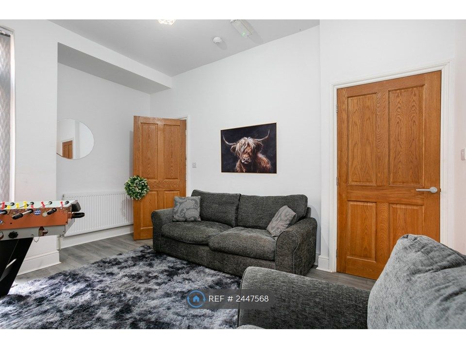Property photo 3 of 35 Living Room