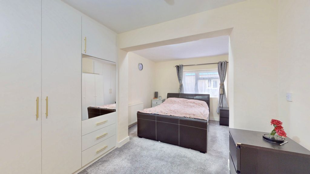 Property photo 1 of 37