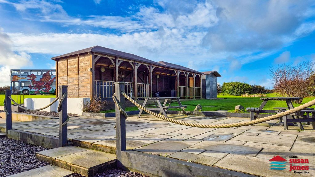 Property photo 2 of 30