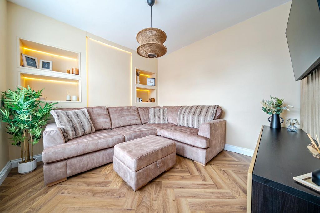 Property photo 2 of 16 1442263-17-69De60Bca4F65.Jpg