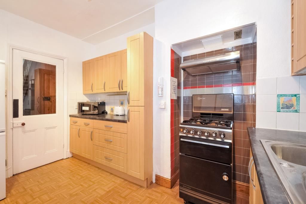 Property photo 2 of 10 Kitchen