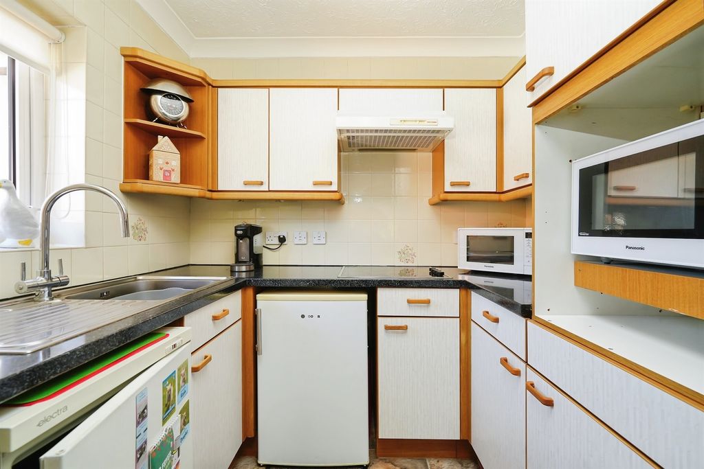 Property photo 3 of 18