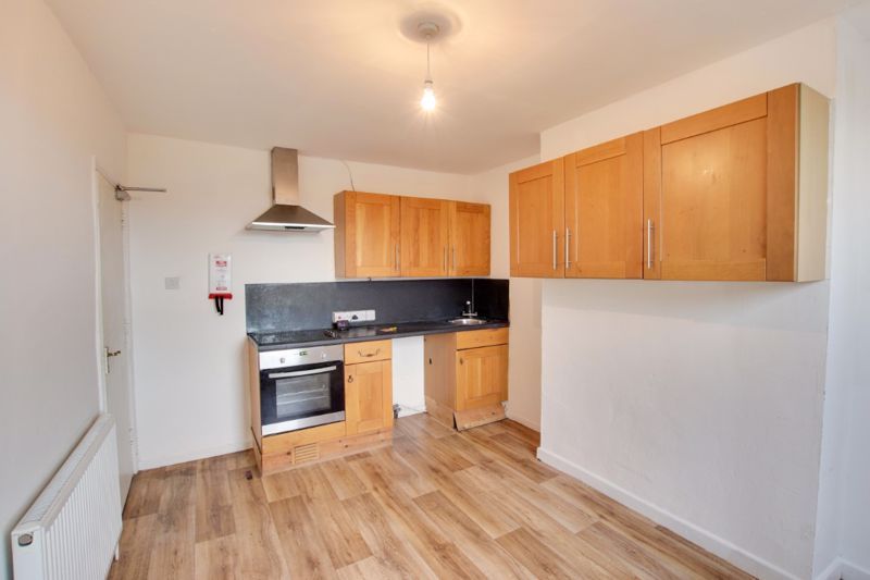 Property photo 1 of 8 Photo 7