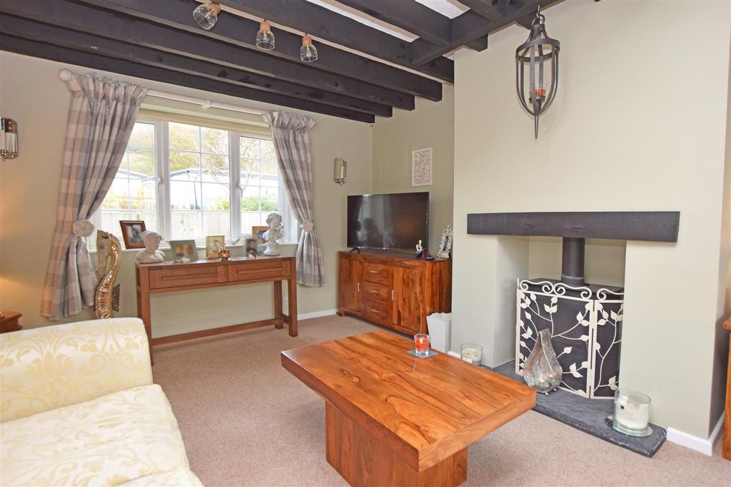 Property photo 3 of 23 Lounge V2.Jpg