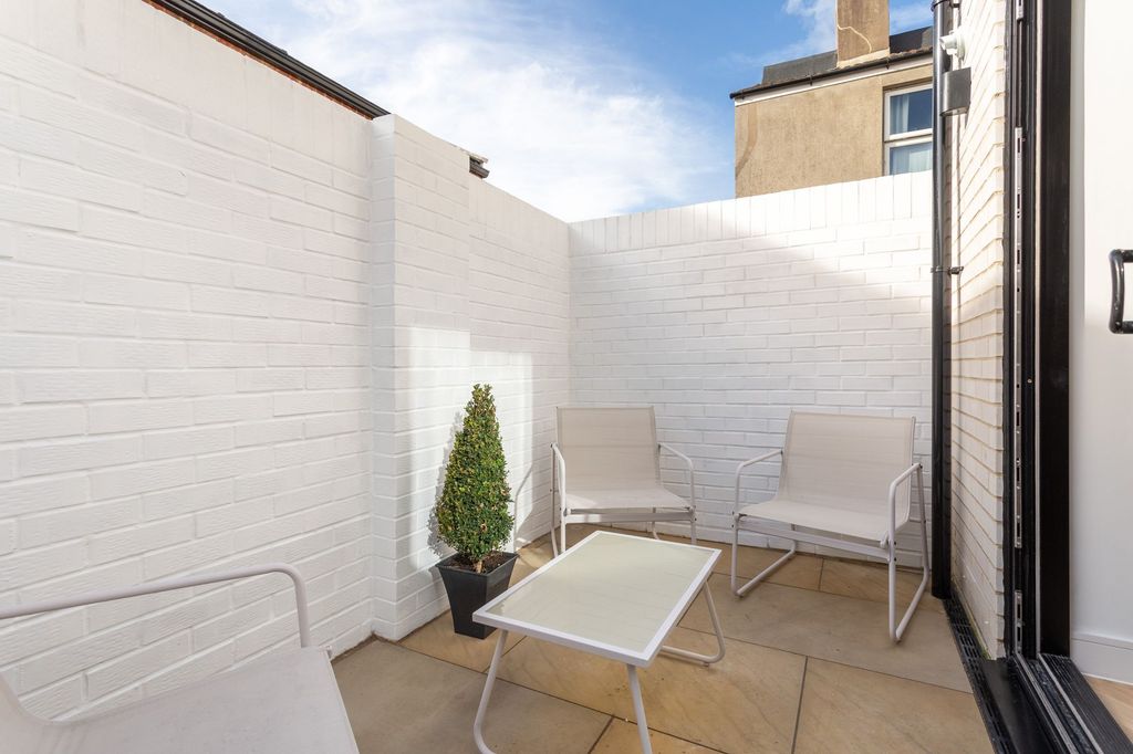 Property photo 2 of 24