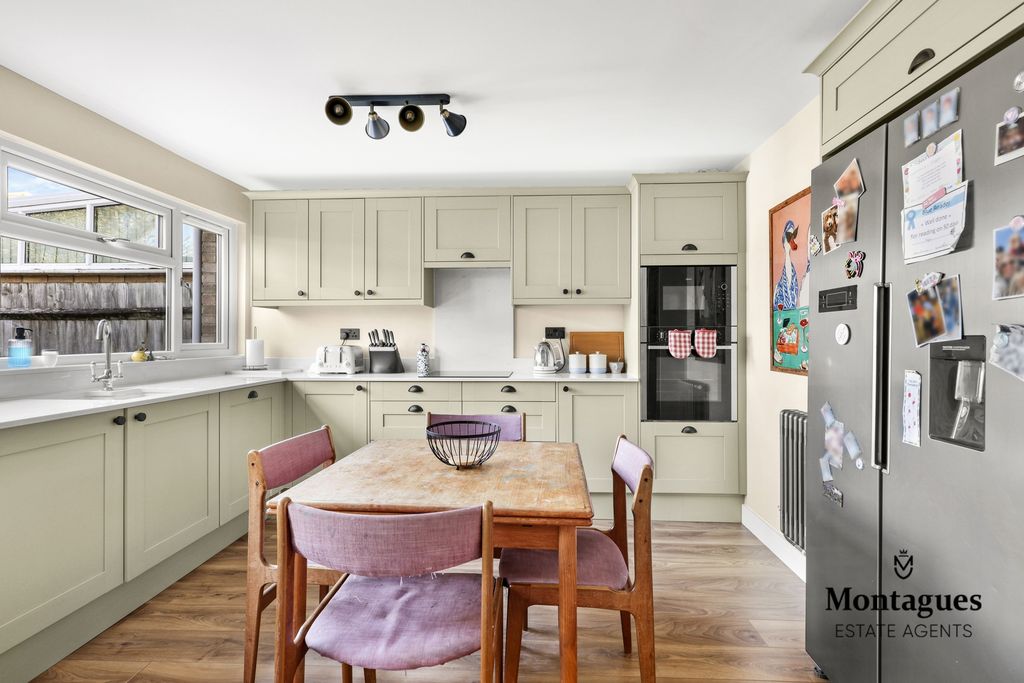 Property photo 2 of 20 Photo 11