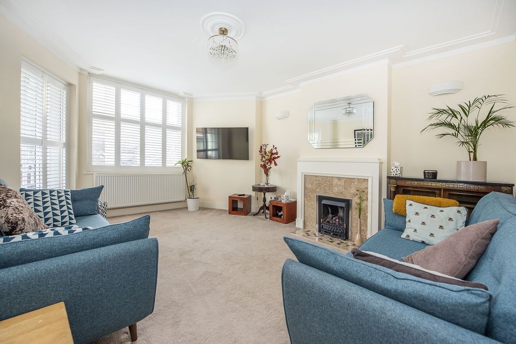 Property photo 3 of 11