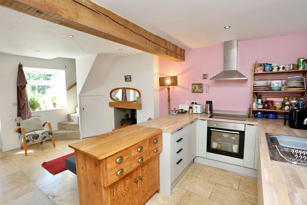 Property photo 2 of 31