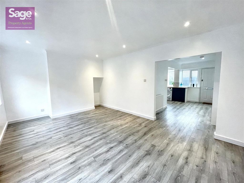 Property photo 2 of 25