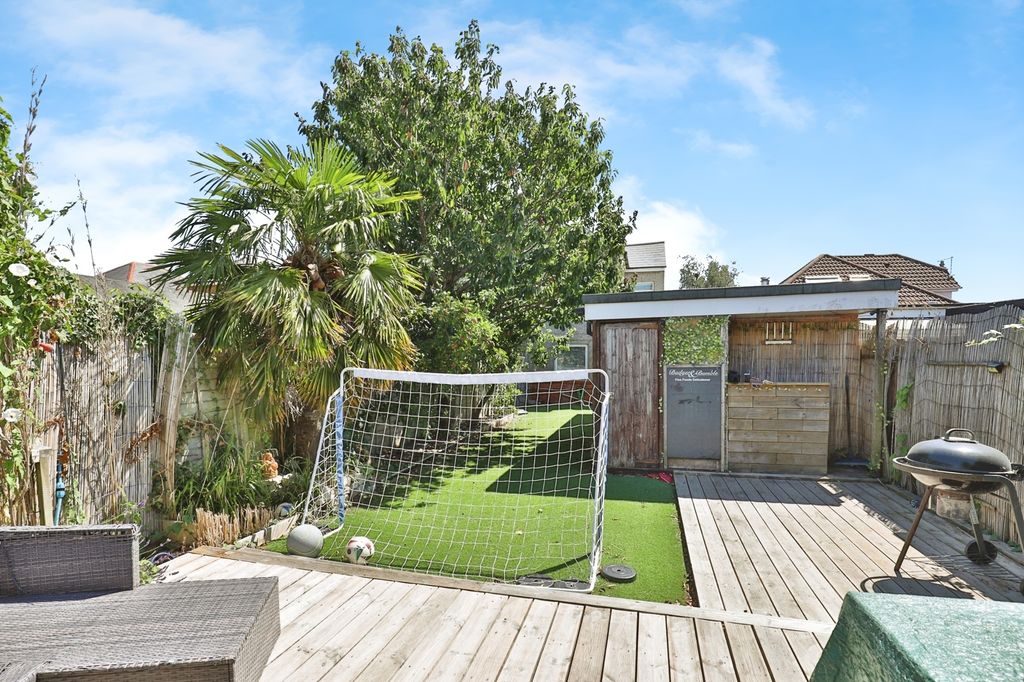 Property photo 2 of 17 Photo