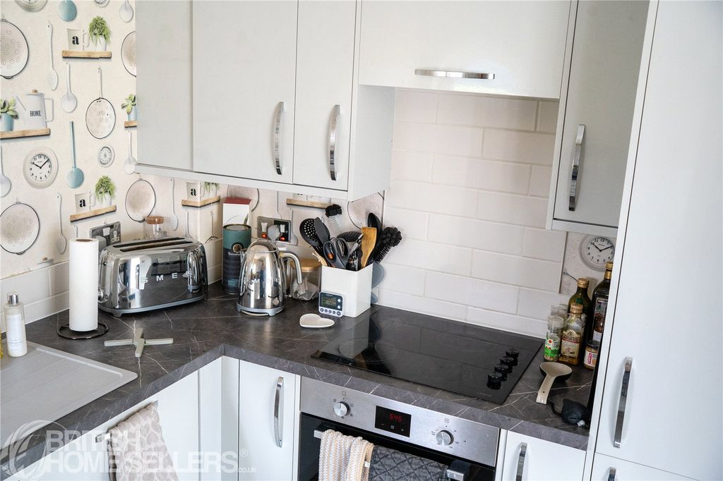 Property photo 2 of 16 Picture No. 32