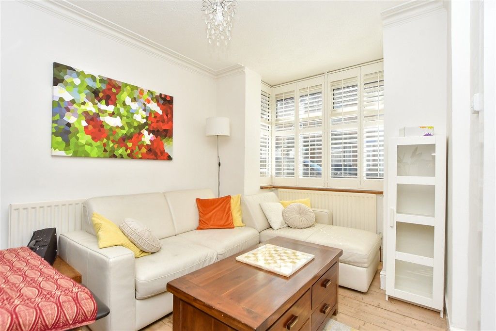 Property photo 1 of 9 Lounge