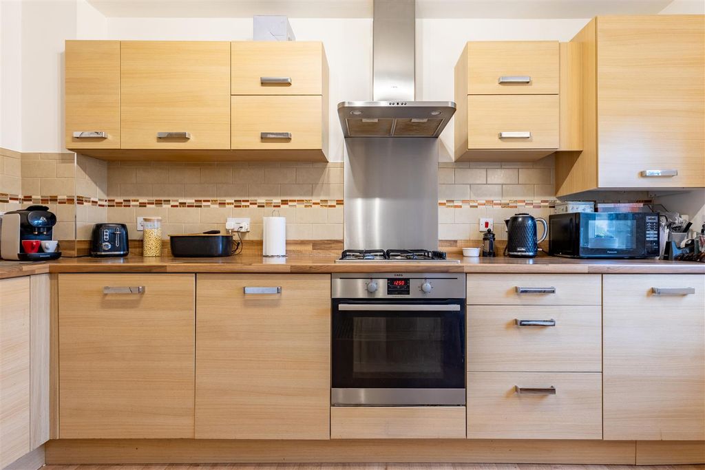 Property photo 2 of 22 38 Moss Way (12) V2.Jpg