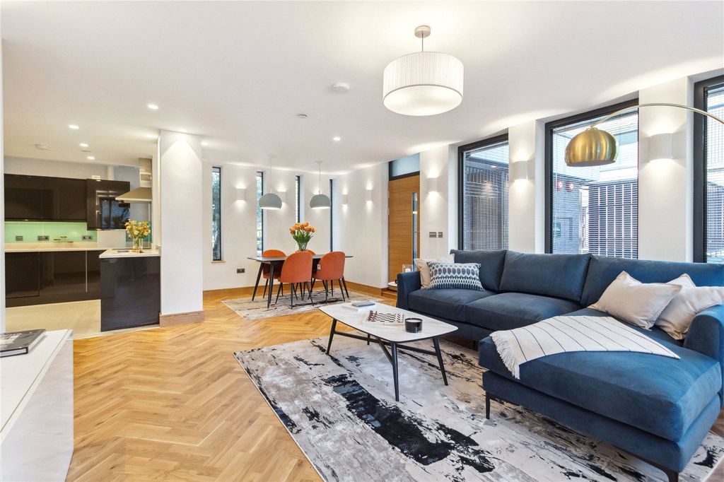 Property photo 2 of 14 Picture No. 11