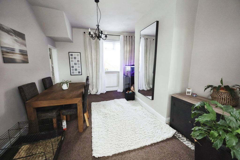 Property photo 3 of 13 Pbox-Bedroom-329592.Jpg