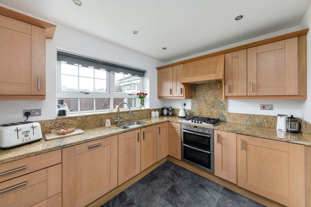 Property photo 2 of 15 Picture No. 04