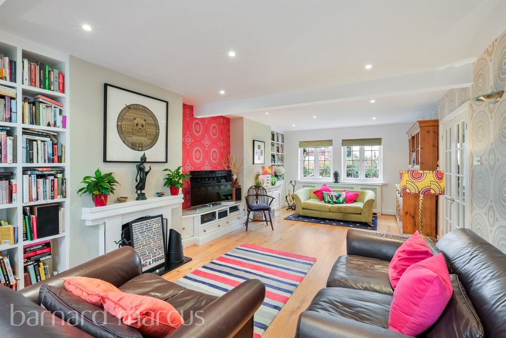 Property photo 2 of 16