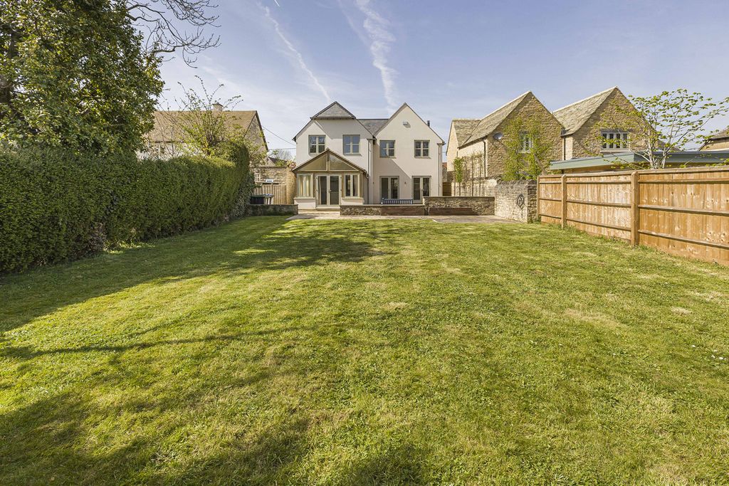 Property photo 2 of 49