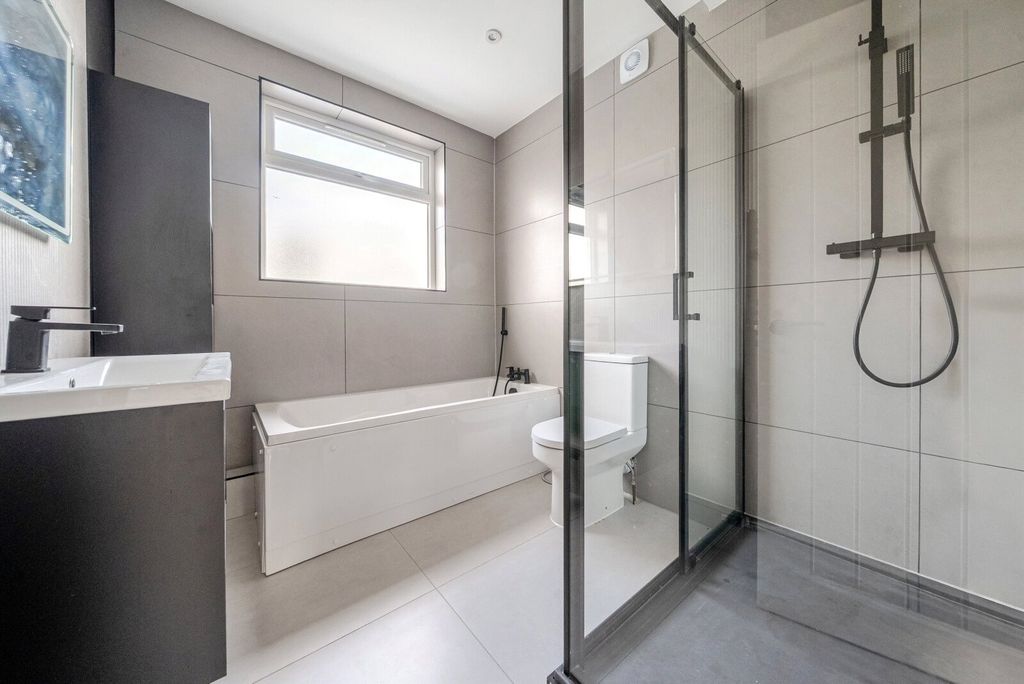 Property photo 3 of 12 Bathroom