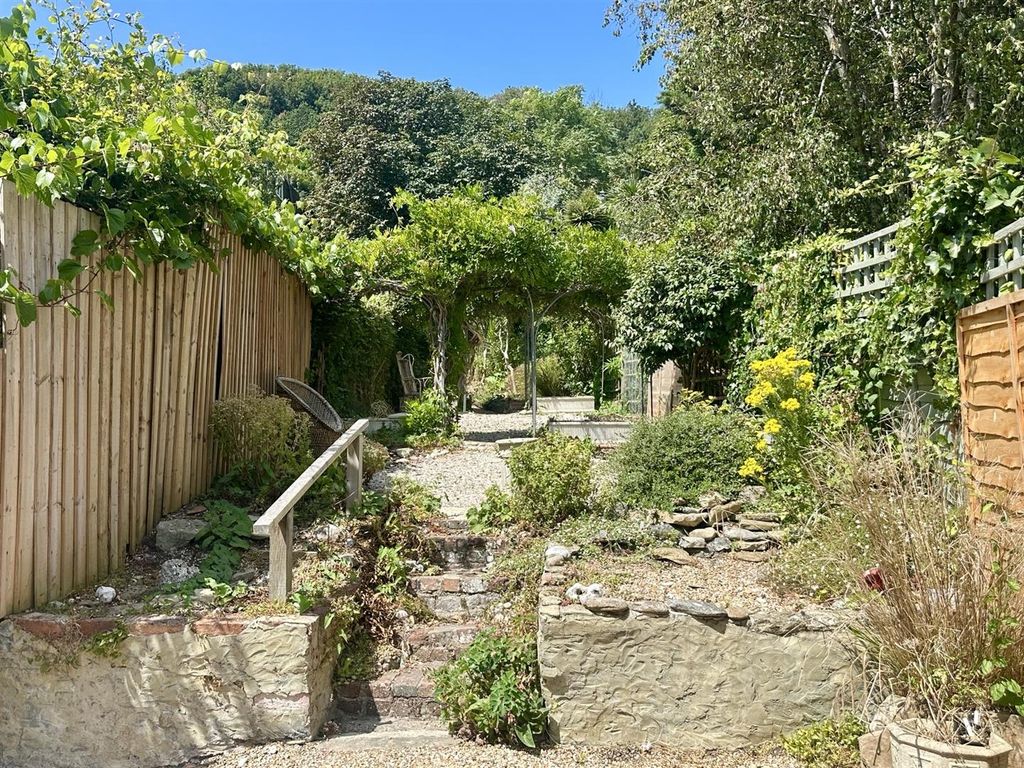 Property photo 3 of 24