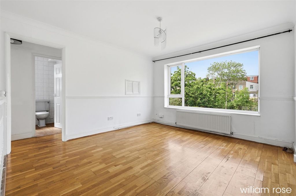 Property photo 3 of 11 15_Img_0786.Jpg