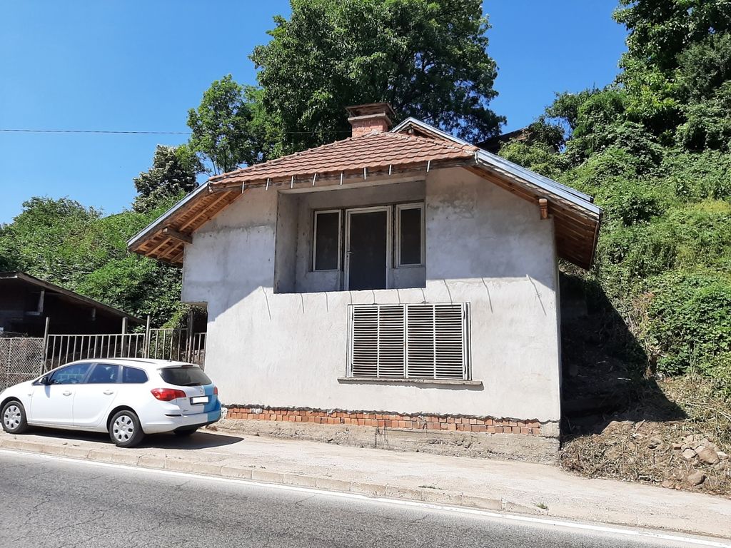 Property photo 1 of 6
