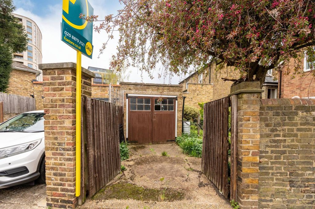 Property photo 1 of 2