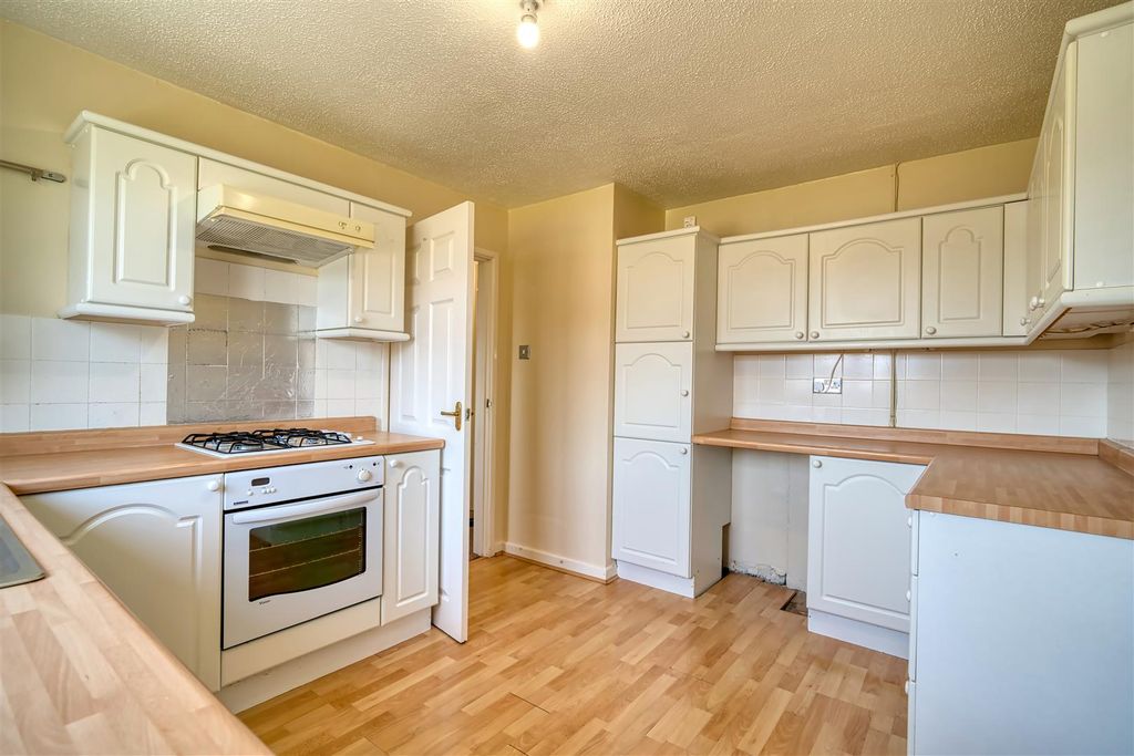 Property photo 2 of 10 Kitchen