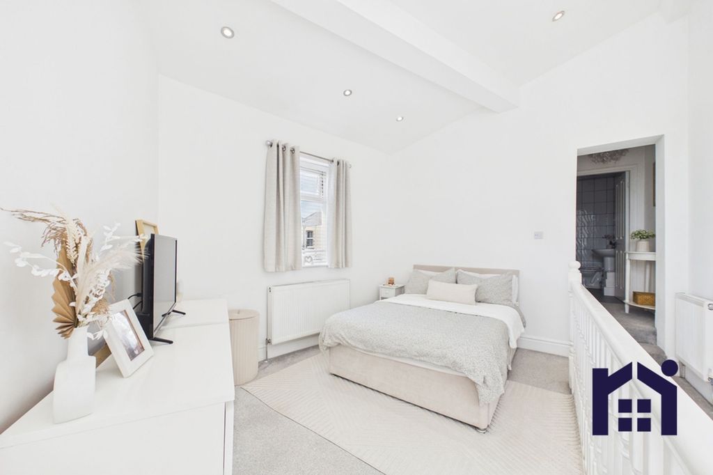 Property photo 3 of 17 Bedroom One