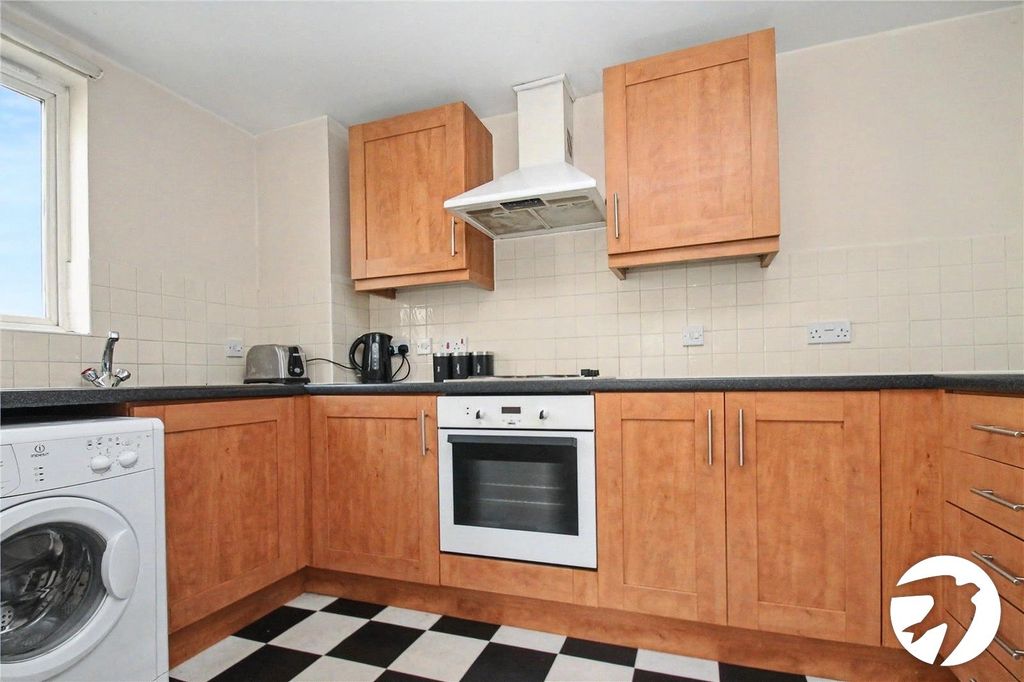 Property photo 3 of 8 Kitchen