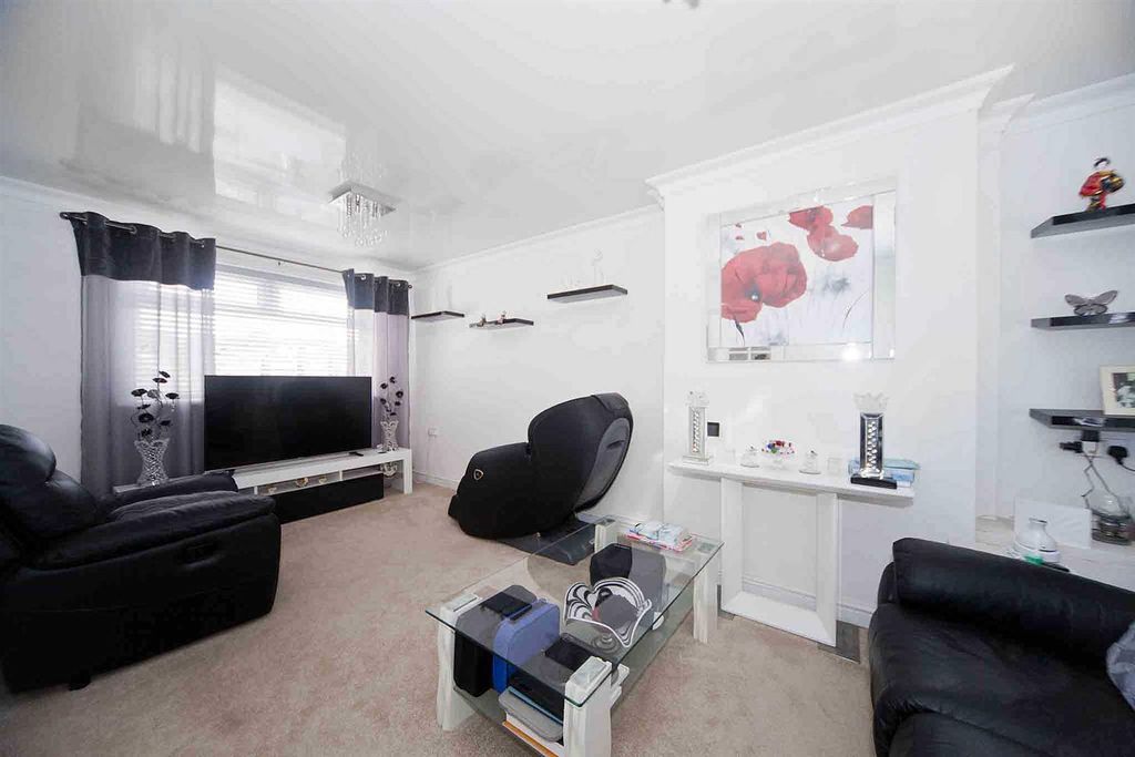 Property photo 3 of 23
