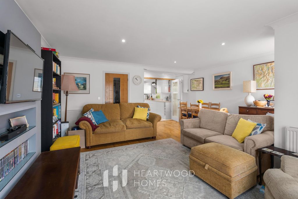 Property photo 2 of 23