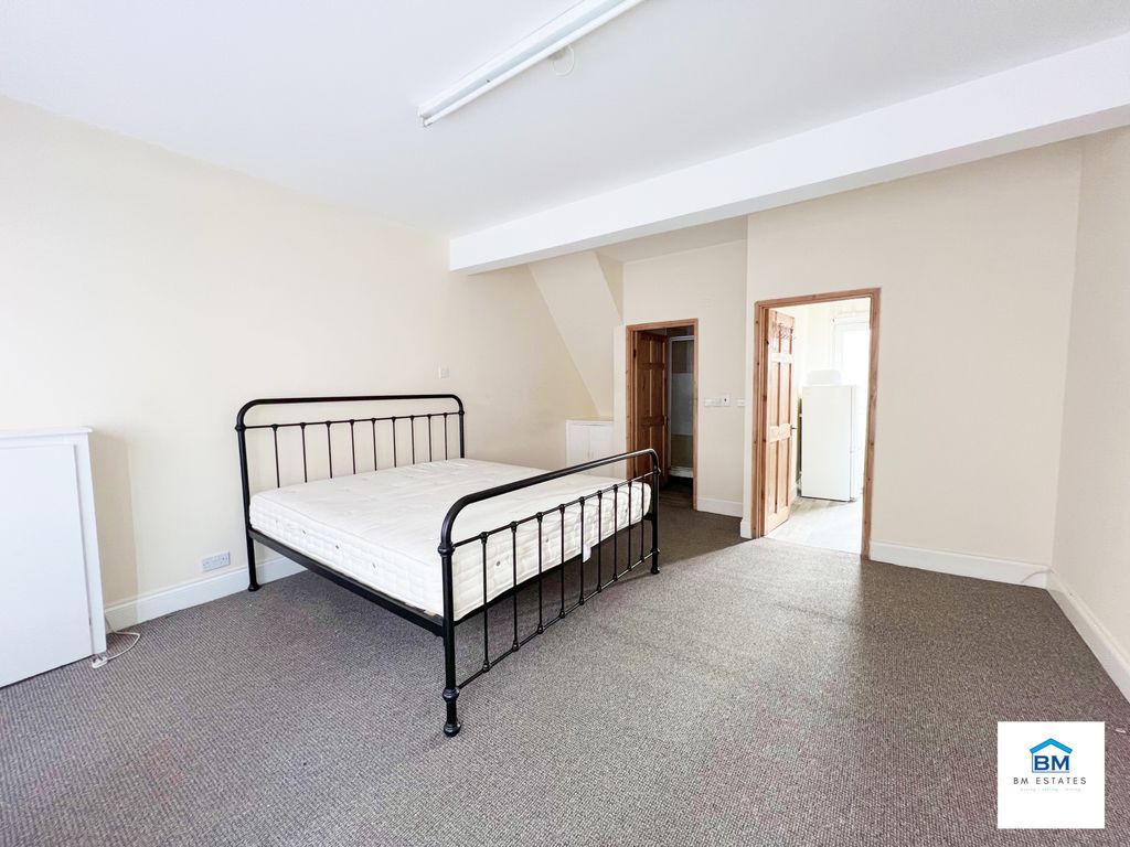 Property photo 2 of 4 Main Area