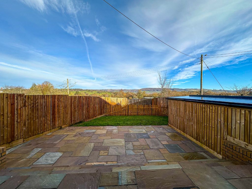 Property photo 2 of 24 4412194