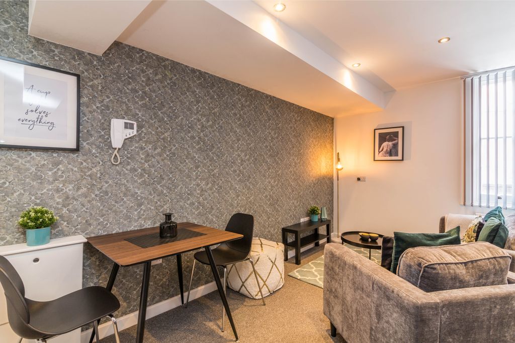 Property photo 3 of 13 Flat 5 Themoog-44