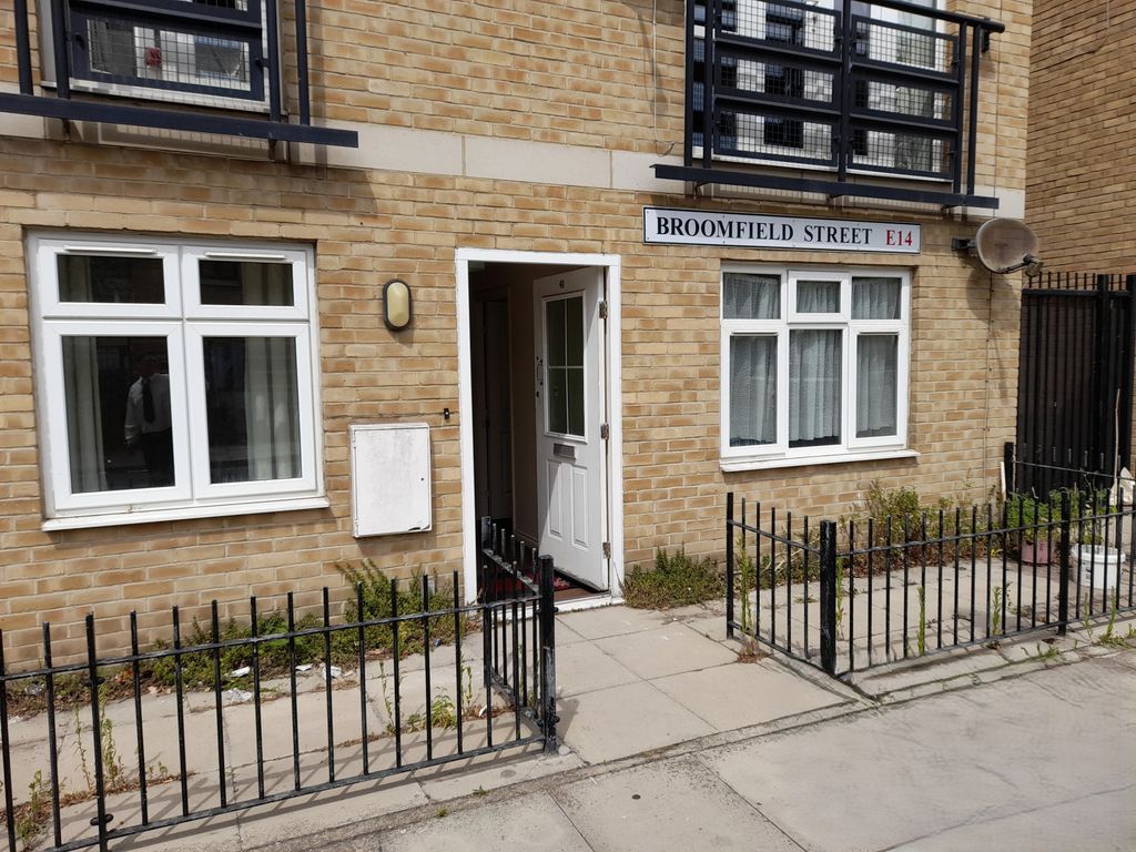 Property photo 1 of 7 2 Bed Flat To Rent Broomfield Street, London E14