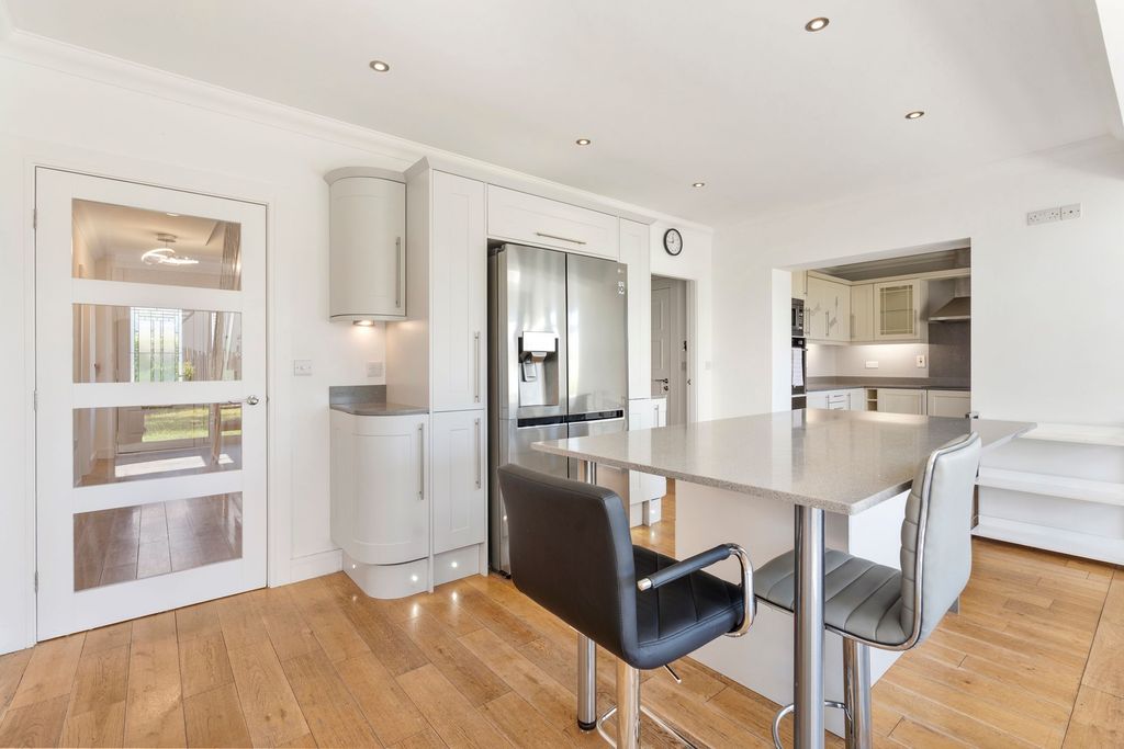 Property photo 3 of 30